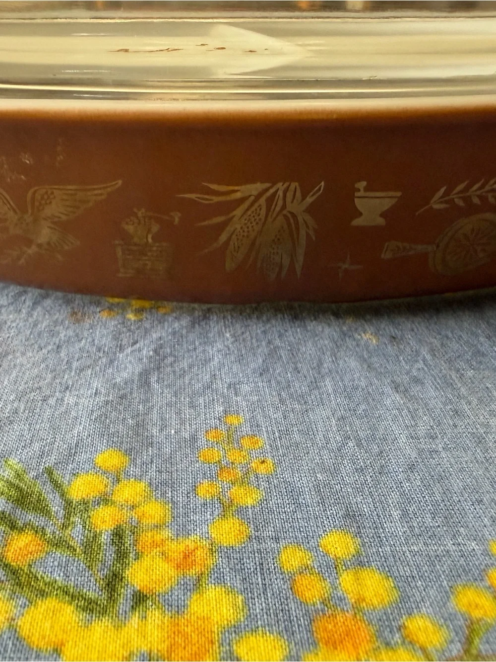Pyrex Brown Glass Casserole Dish with Clear Lid vintage - Picture 2 of 11